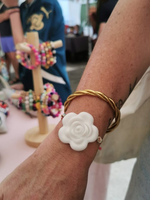 Bracelet réglable "Fleur Éternelle" – Rose en silicone & cordon liberty