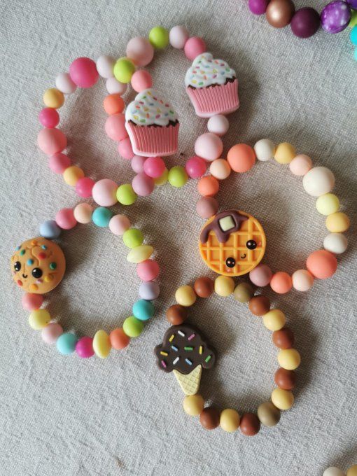 Bracelet élastique en perles de silicone – Cadeau enfant fait main